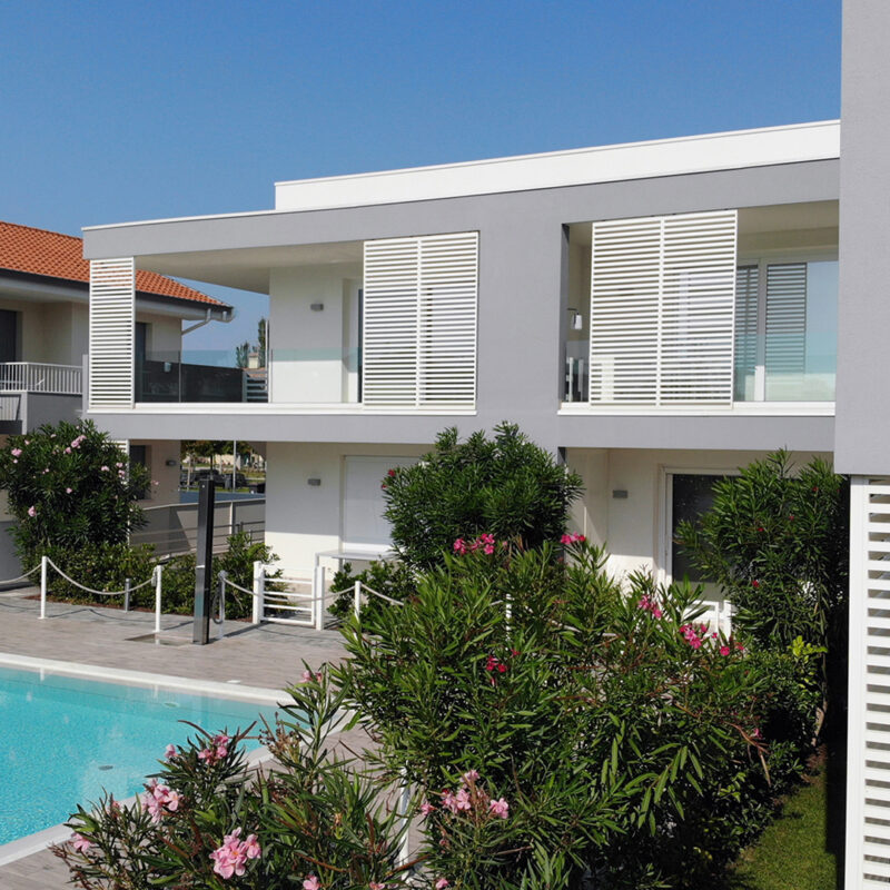 Applicazione Sun Shading Sunrise in un residence a Jesolo, Italia.