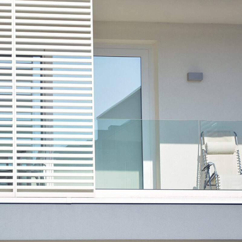 Applicazione Sun Shading Sunrise in un residence a Jesolo, Italia.