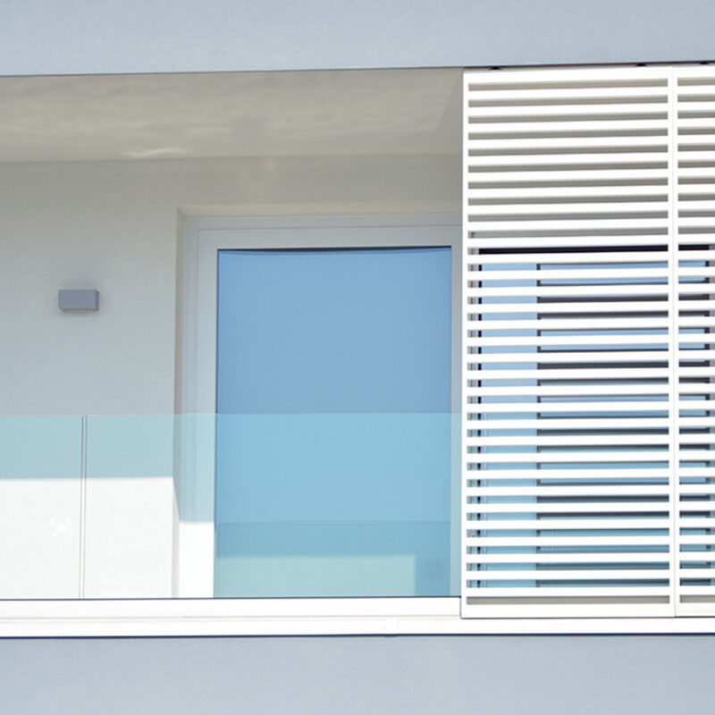 Applicazione Sun Shading Sunrise in un residence a Jesolo, Italia.