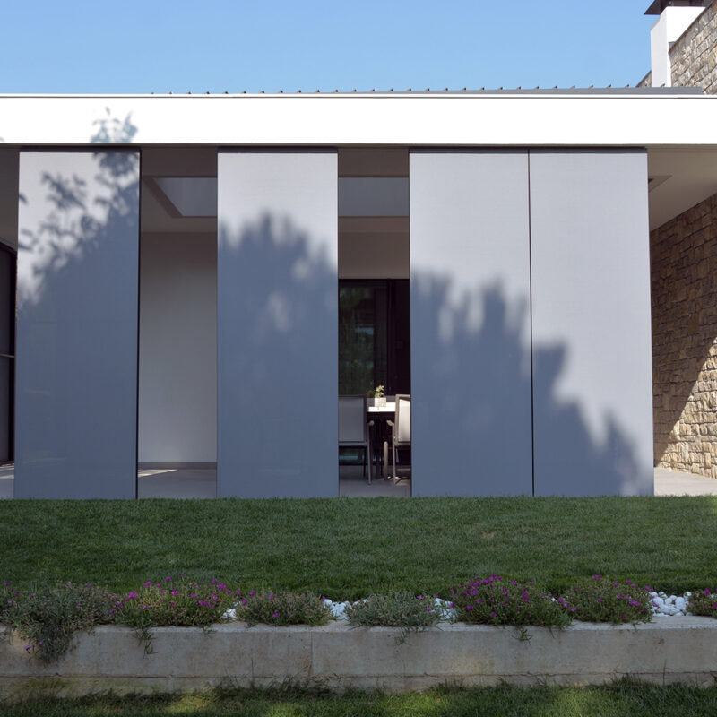 Applicazione Sun Shading Txtum Monofacciale in una villa a Brescia, Italia.