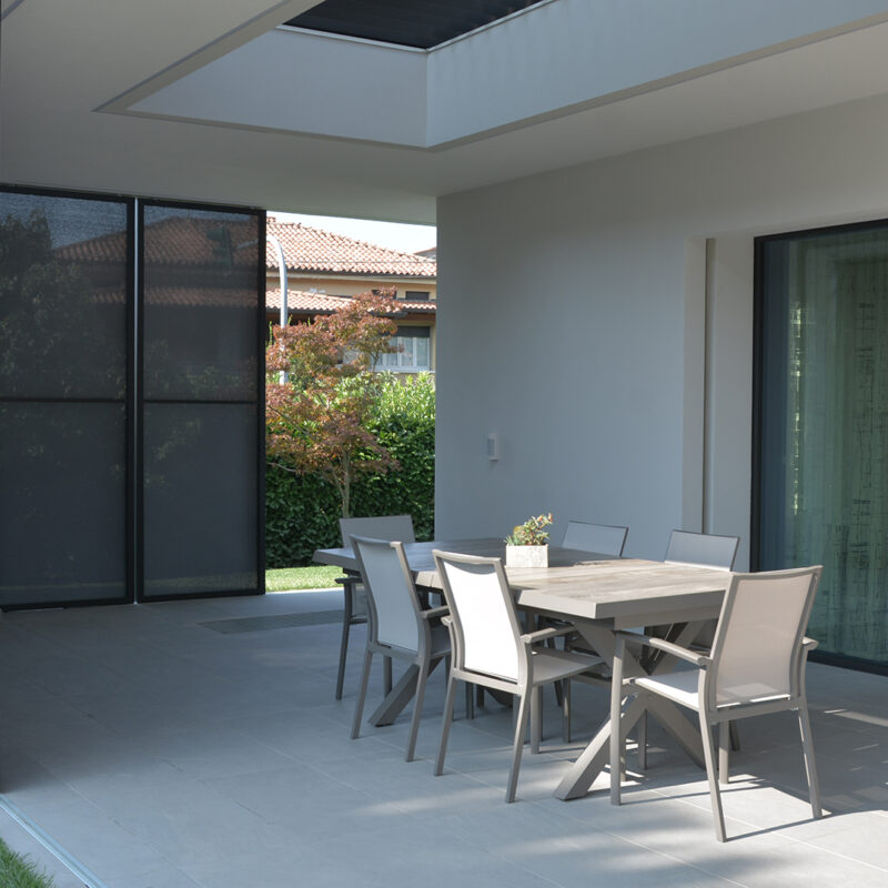 Applicazione Sun Shading Txtum Monofacciale in una villa a Brescia, Italia.
