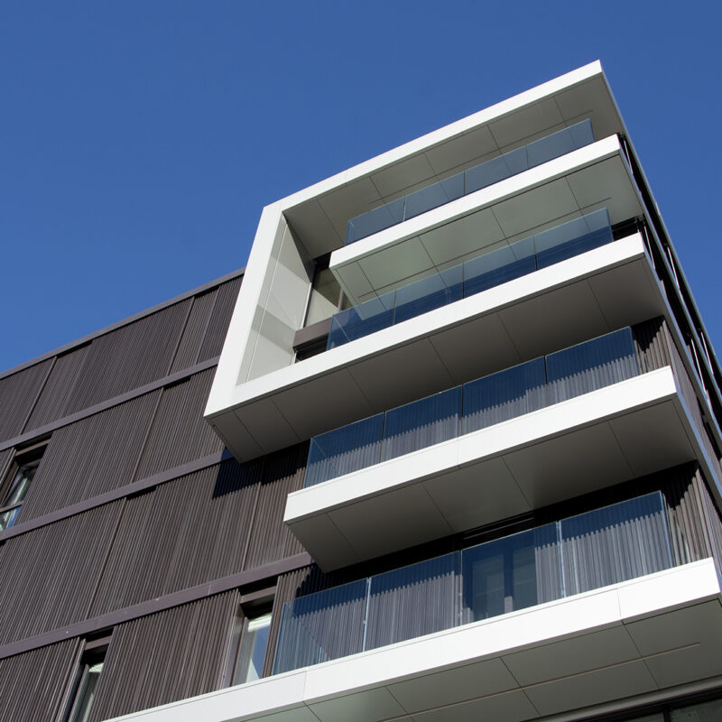 Applicazione Sun Shading Steelium in un residence a Massagno, Svizzera.