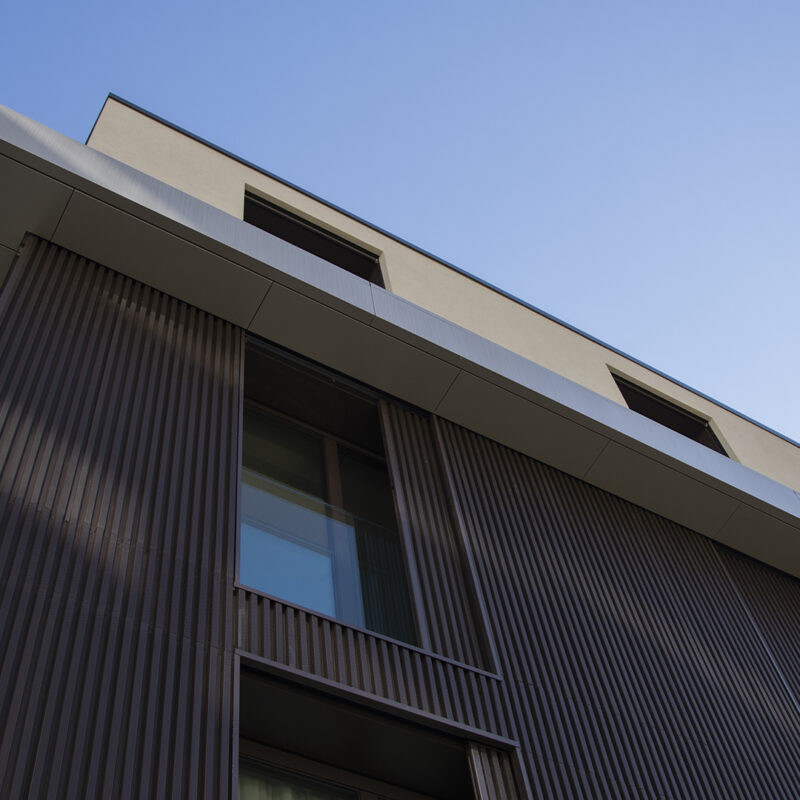 Applicazione Sun Shading Steelium in un residence a Massagno, Svizzera.