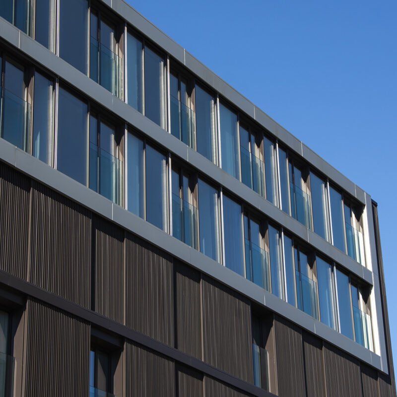 Applicazione Sun Shading Steelium in un residence a Massagno, Svizzera.