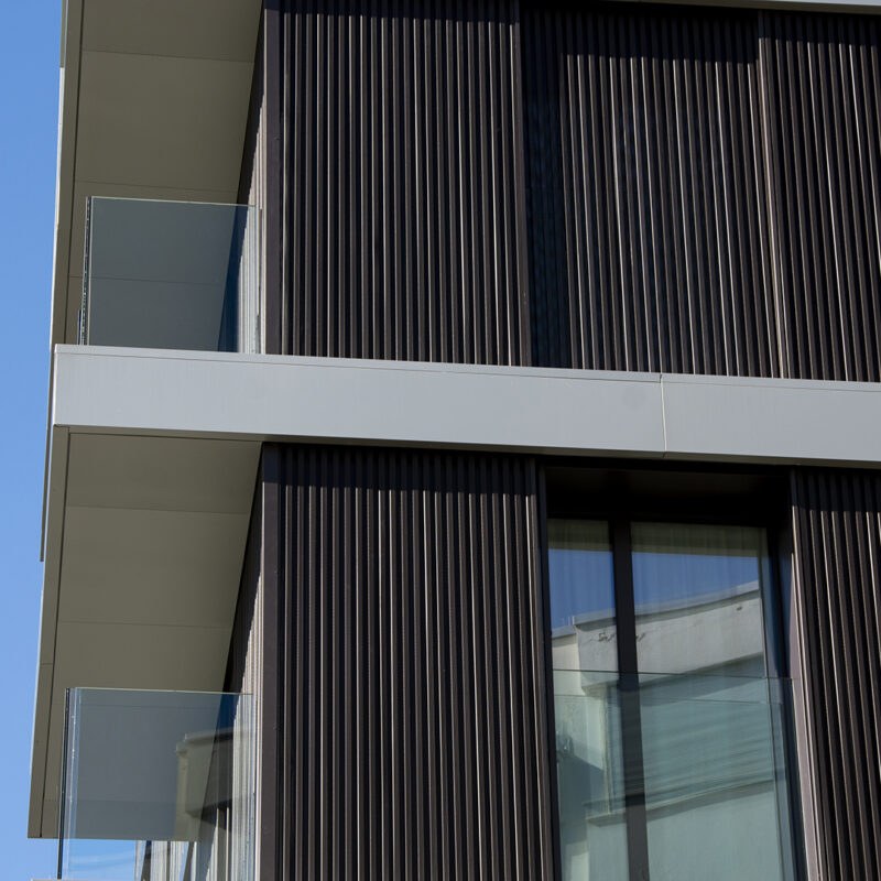 Applicazione Sun Shading Steelium in un residence a Massagno, Svizzera.