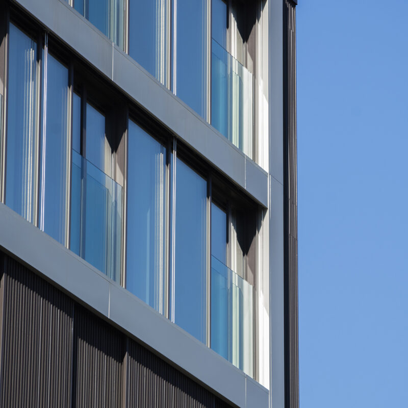 Applicazione Sun Shading Steelium in un residence a Massagno, Svizzera.