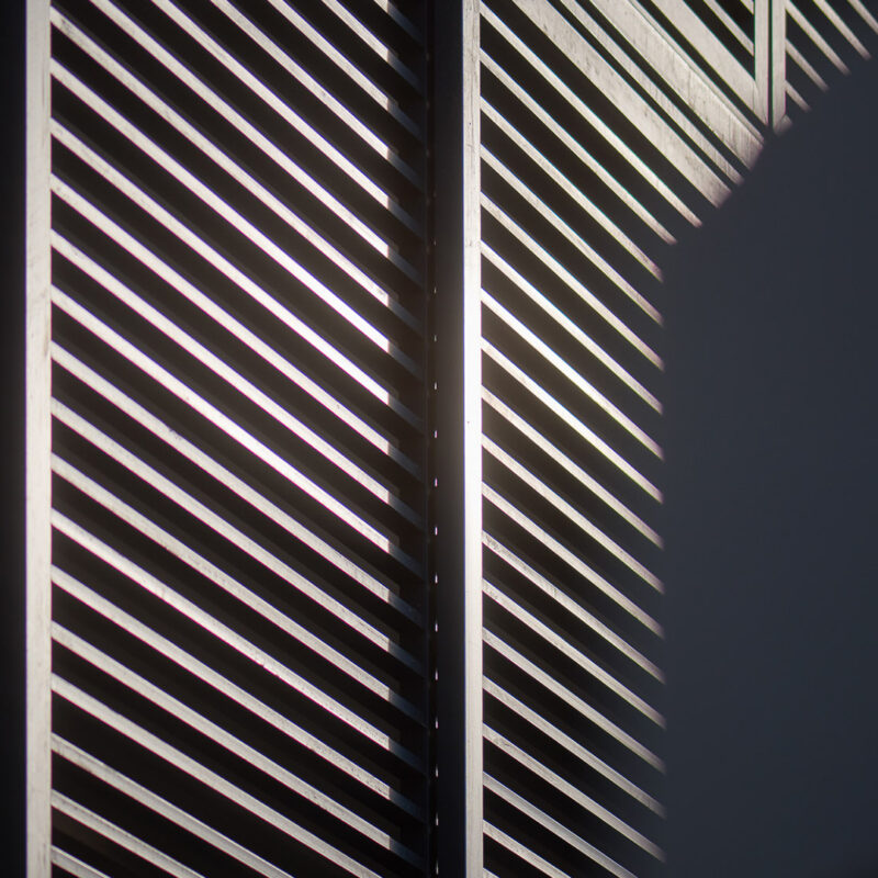 Applicazione Sun Shading Blader in un residence a Parc du Camp, Cap d'Antibes, Francia.