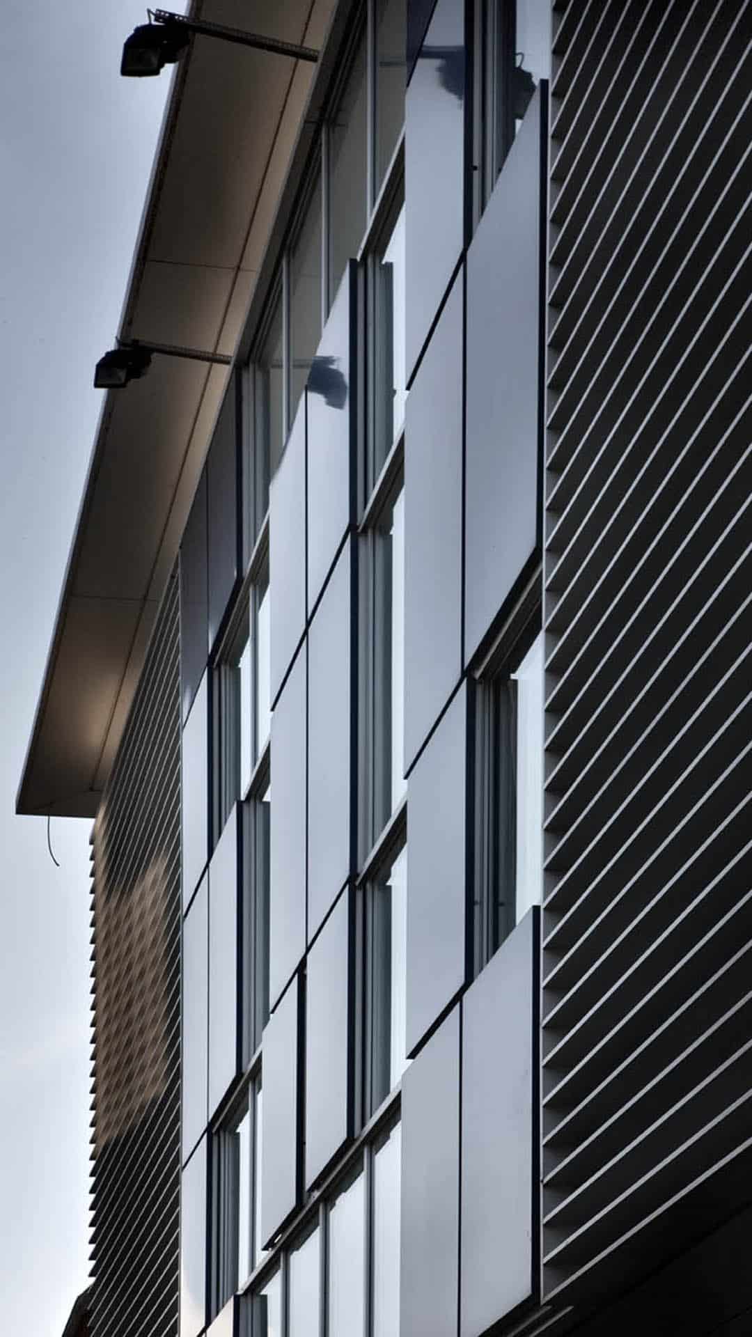 Applicazione Sun Shadin Steelium in un edificio a Brescia, Italy